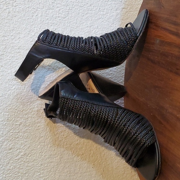 Vince Camuto Black Leather Peep Toe Braided  Heeled Bootie/Sandal Neutral Sz.9M - Picture 1 of 16